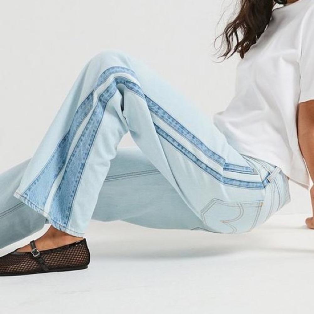 Levi’s Superlow Loose Strip Jeans